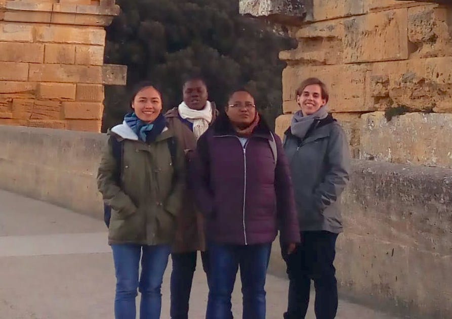 4 jeunes se preparent aux voeux perpetuels des petites soeurs de l'assomption