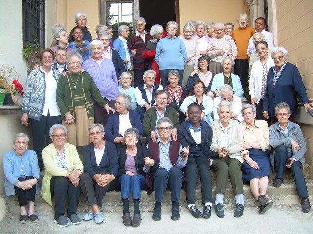 L'assemblée réuni les Petites Soeurs de l'Assomption d'Espagne et du Portugal pôur voir les priorités pour les deux ans à venir