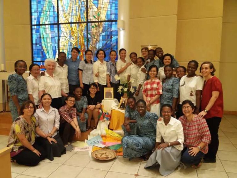 Session Internationale des jeunes sœurs à la Maison Mère Petites