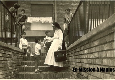 Histoire des Petites Soeurs à Naples_MissionNaples2-légende